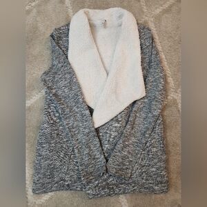 Cozy Gray and White Women's Z Supply Sherpa Cardigan Size Small